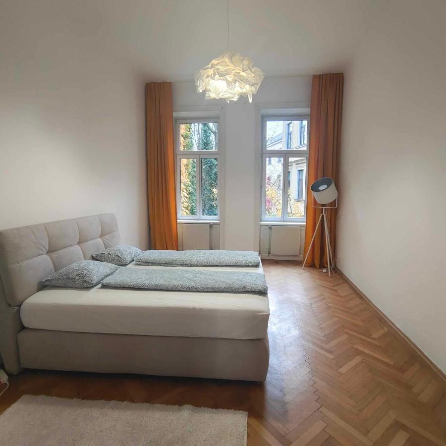 Large 4 In The Center Of Apartament