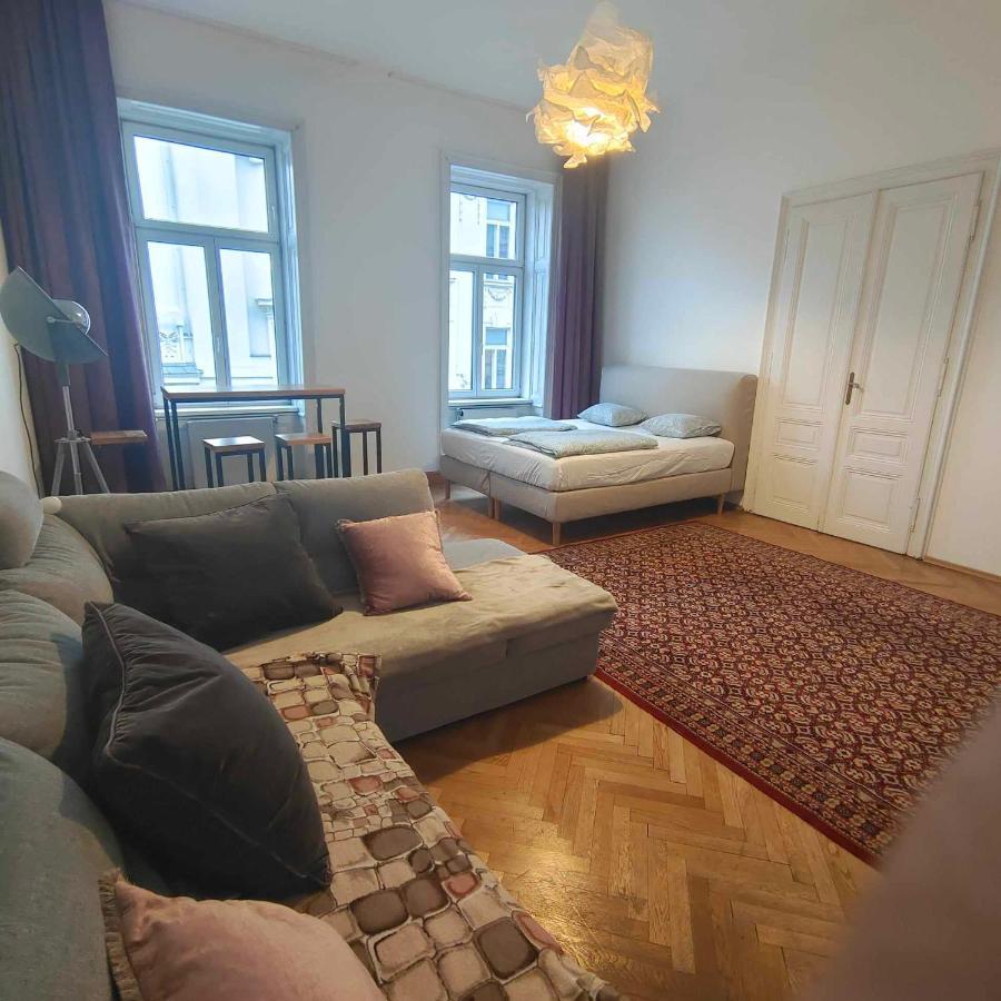 Apartament Large 4 In The Center Of *