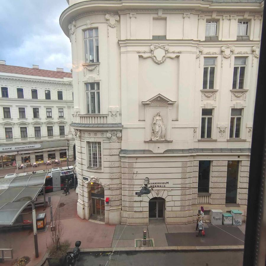 Large 4 In The Center Of Apartament